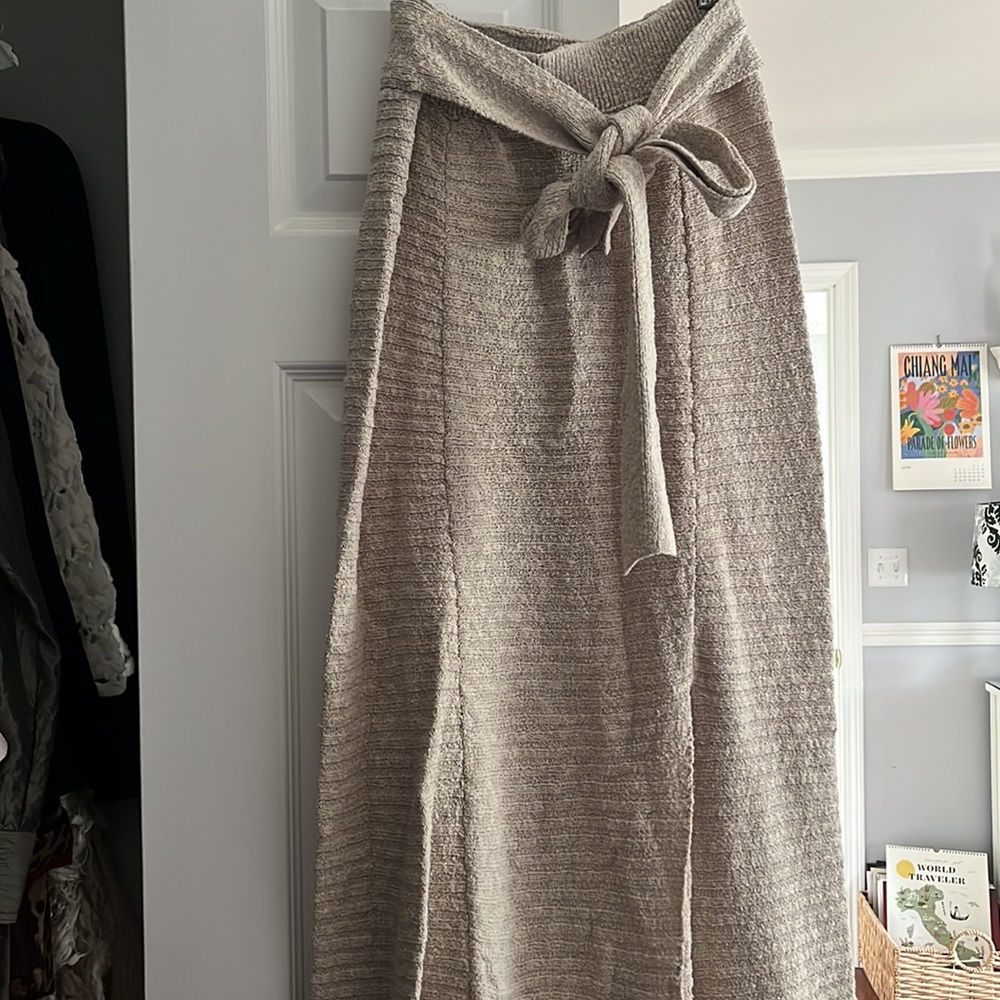 Claudia Ribbed Skirt - Picture 2 of 4